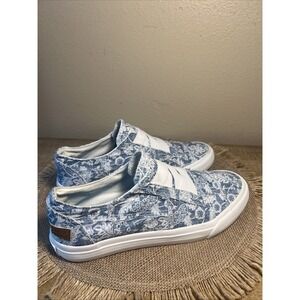 Blowfish Malibu Slip on Sneaker Size 8M Blue Floral Canvas Stretch Elastic Laces